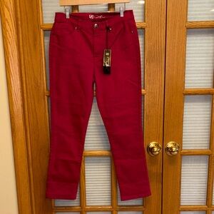 NWOT DG2 by Diane Gilman Straight Leg Jeans